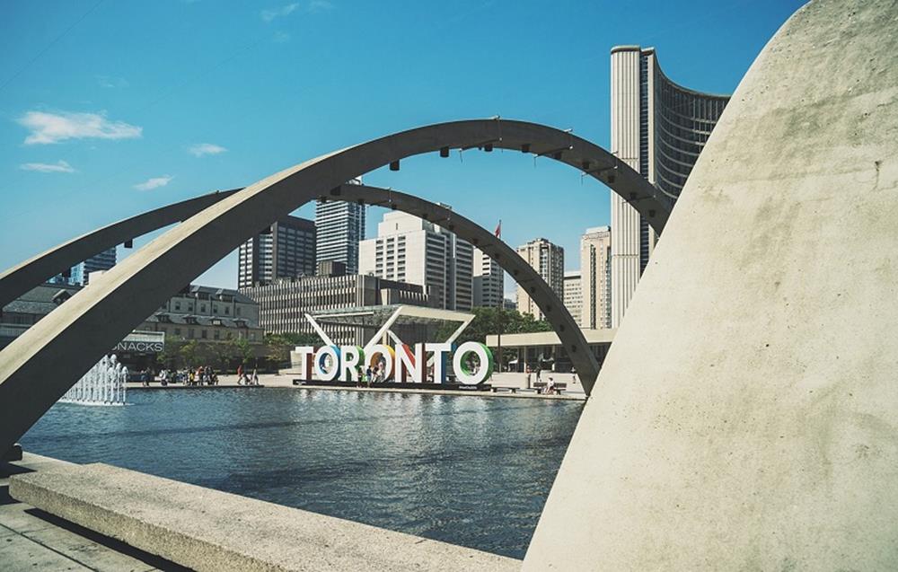 Toronto-city-hall-galerie